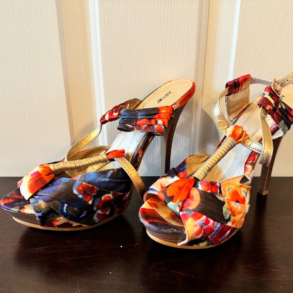 Apt 9 platform heels multi/floral. 7.5 - Picture 7 of 9